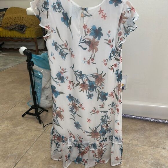 CeCe expressive lilies with flutter sleeve dress and soft ecru - Picture 7 of 8